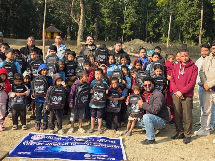 आशाका किरण संस्थाद्वारा गढवाका दुई विद्यालयमा ५२ विपन्न बालबालिकालाई शैक्षिक सामाग्री वितरण