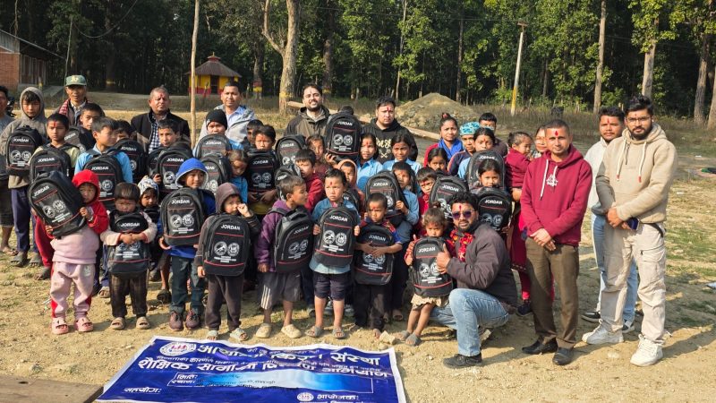 आशाका किरण संस्थाद्वारा गढवाका दुई विद्यालयमा ५२ विपन्न बालबालिकालाई शैक्षिक सामाग्री वितरण