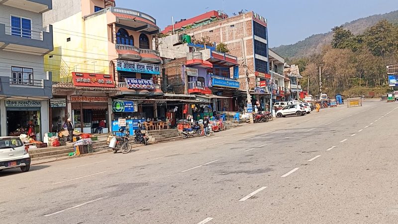 देउखुरीमा नेपाल बन्दको आंशिक प्रभाव : विद्यालय बन्द, बजार र यातायात सञ्चालन