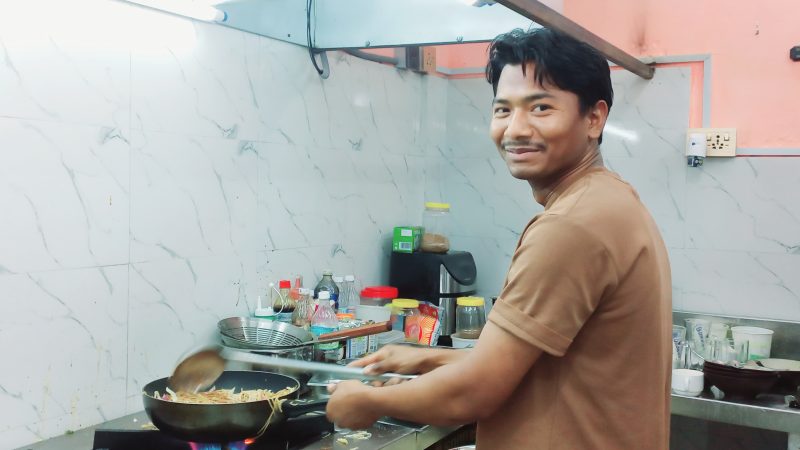 विदेश भन्दा गाउँ रोजे अन्जान चौधरी : ‘गुरूको चेलो रेष्टुरेन्ट’ मार्फत स्वदेशमै सम्भावना खोज्दै 