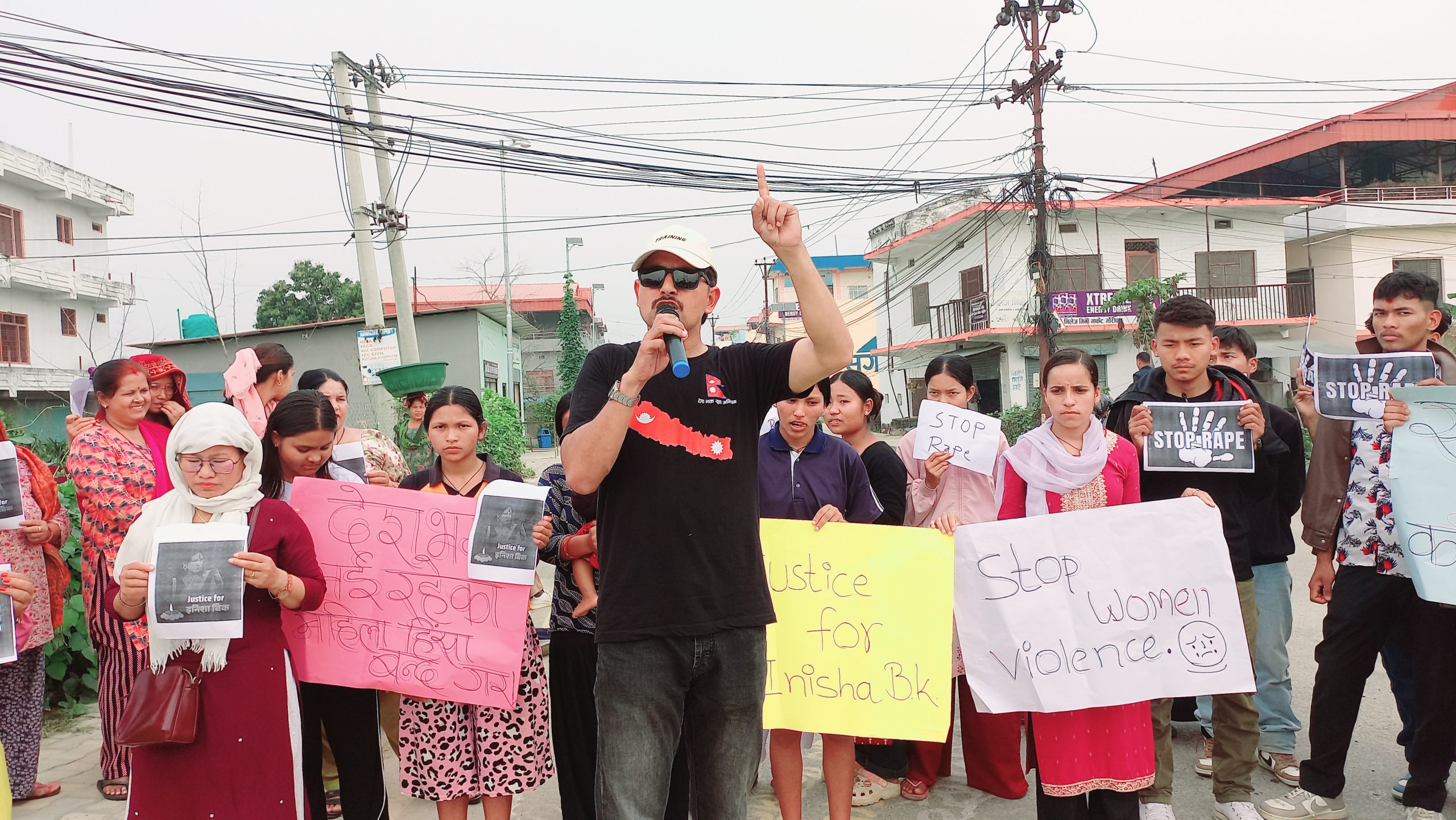 इनिसा विकको न्यायको माग गर्दै लुम्बिनी प्रदेशको प्रवेशद्वारमा युवाहरूको प्रदर्शन