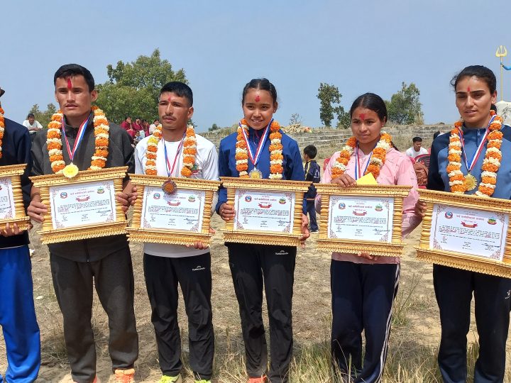 देवीकोट दर्शन दौडमा पुरूष तर्फ डोल्पाका अर्जुन बुढा र महिला तर्फ जुम्लाकी पुर्णलक्ष्मी न्याैपाने प्रथम