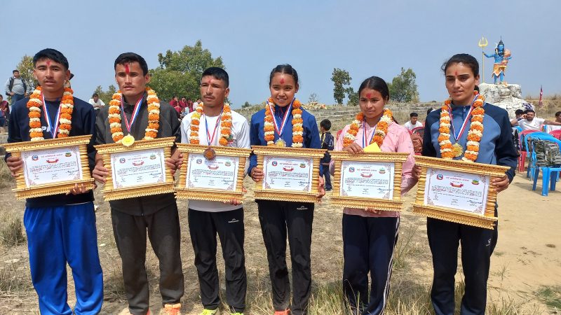 देवीकोट दर्शन दौडमा पुरूष तर्फ डोल्पाका अर्जुन बुढा र महिला तर्फ जुम्लाकी पुर्णलक्ष्मी न्याैपाने प्रथम