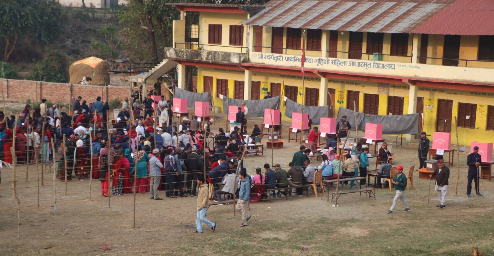 दाङमा ५८.३३ प्रतिशत मत खस्याे