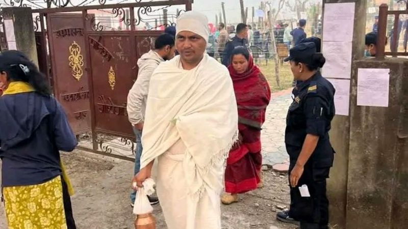 दाङको तुलसीपुरका एक जना किरियापुत्रीले गरे मतदान