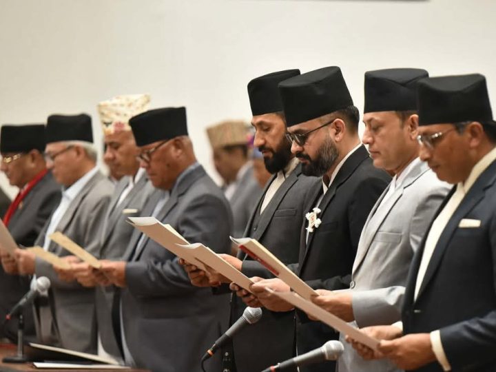 प्रतिनिधि सभाका नवनिर्वाचित सांसदहरूले लिए शपथ