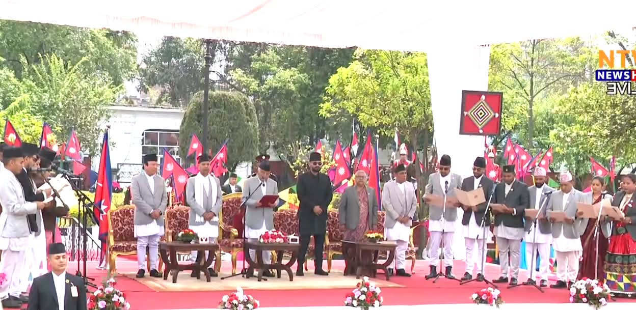 नवनियुक्त १४ जना मन्त्रीले लिए सपथ