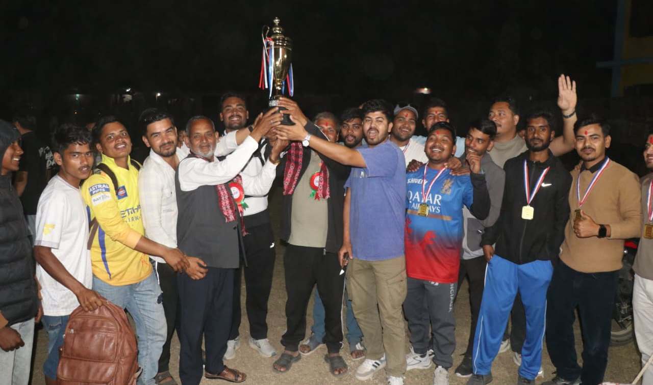 गढवाकाे स्थापना दिवसका अवसरमा सञ्चालित फुटबलमा पुरुषतर्फ राजपुर र महिलातर्फ गढवा प्रथम