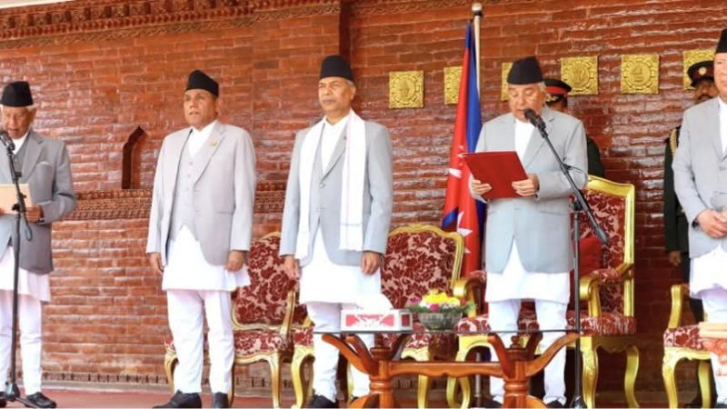 प्रतिनिधिसभाका ज्येष्ठ सदस्य केसीद्वारा शपथ ग्रहण : अन्य सदस्यहरुकाे शपथ ग्रहण भाेली हुने