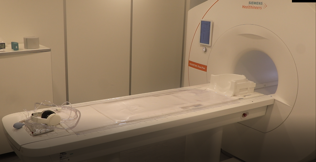 दाङको संजीवनी शिक्षण अस्पतालमा नेपाल मै पहिलो पटक हिलिएम फ्री एमआरआइ सेवा शुरु