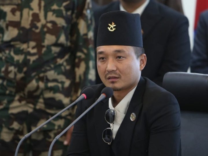 चाैतर्फी आलाेचनापछि गृहमन्त्री गुरुङकाे राजीनामा