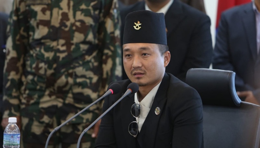 चाैतर्फी आलाेचनापछि गृहमन्त्री गुरुङकाे राजीनामा