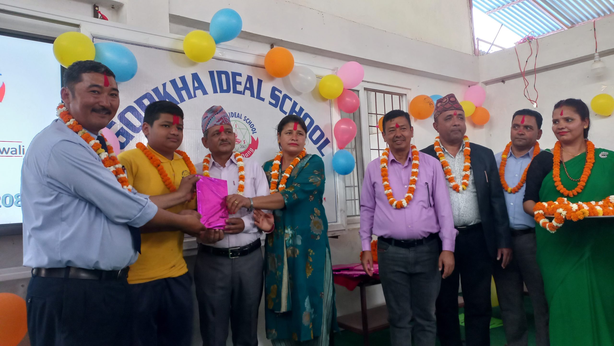 गोरखा आइडियलले कक्षा ८ मा शतप्रतिशत नतिजा ल्यायो : विद्यार्थी, अभिभावक र शिक्षकलाई सम्मान