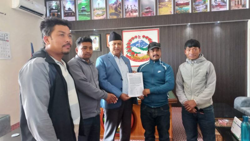 भुक्तानी नपाएपछि निर्माण व्यवसायी आक्रोशित : माग पुरा नभए तालाबन्दी गर्ने चेतावनी