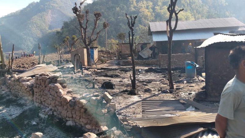 प्यूठानमा बस्तीमा सल्किएको आगोले १३ घर गोठ जलेर नष्ट, करिब ९० चाैपाया जलेर मरे