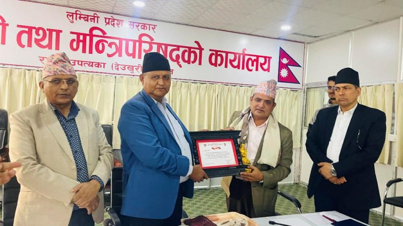 प्रदेश पूर्वाधार प्राधिकरणका प्रमुख कार्यकारी अधिकृत पोखरेललाई प्रशंसा–पत्र सहित बिदाई