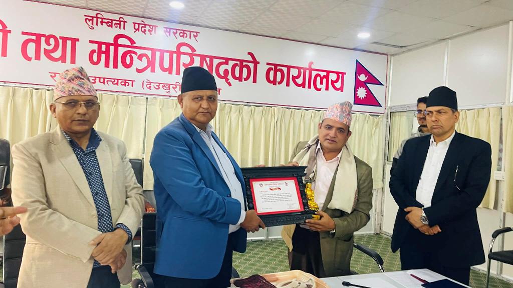 प्रदेश पूर्वाधार प्राधिकरणका प्रमुख कार्यकारी अधिकृत पोखरेललाई प्रशंसा–पत्र सहित बिदाई