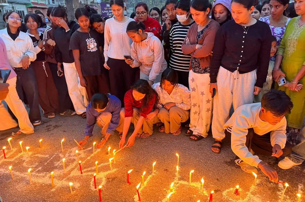 स्वर्गीय स्मित प्रधानको सम्झनामा भालुवाङ र लालमटियामा दीप प्रज्वलन