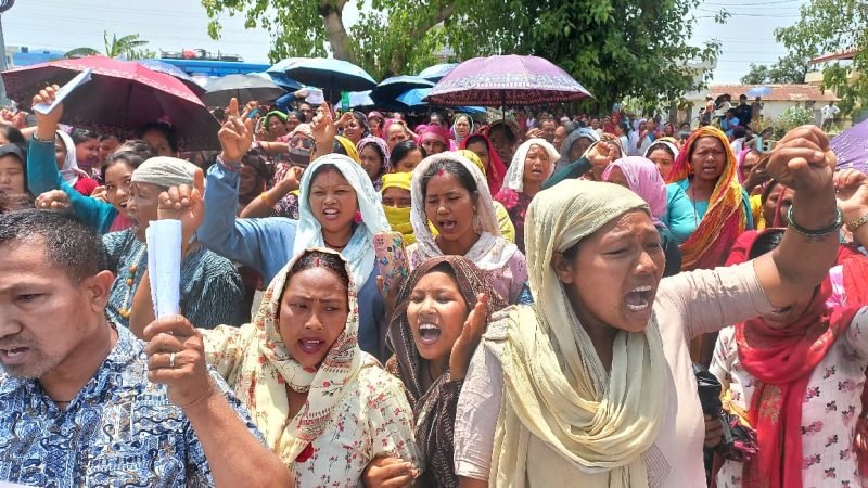 डोजर आतंक बन्द गर्न माग राखि दाङको राप्तीमा सुकुम्बासी, भुमिहिनहरूको विरोध प्रदर्शन