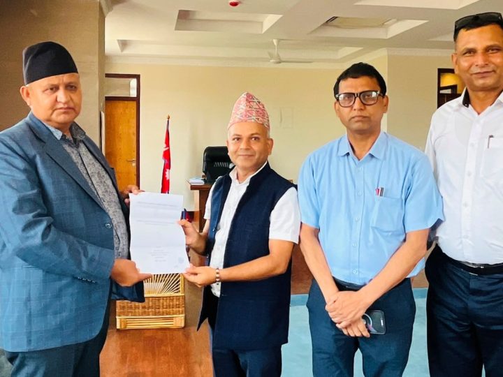 दुग्ध विकास संस्थानको क्षमता विस्तारबारे मुख्यमन्त्री आचार्यसंग छलफल