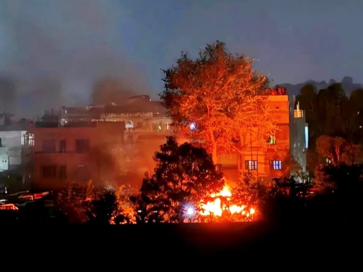 तुलसीपुरमा डिलक्स बसमा आगलागी, बस पूर्ण रूपमा जलेर नष्ट