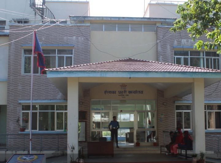 भालुवाङ प्रहरीको नियमित चेकजाँच : बसबाट लुकाई ल्याइएको अवैध मल र सिलौटा–ओखल बरामद