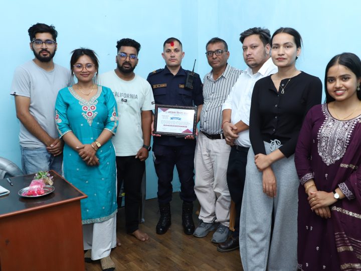 आशाका किरण संस्थाद्वारा प्रहरी निरीक्षक ऐरी सम्मानित, राप्तीको शान्ति सुरक्षामा महत्त्वपूर्ण भुमिका
