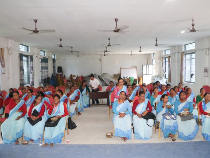 राप्तीका महिला स्वास्थ्य स्वयंसेविकालाई रोग निगरानी सम्बन्धी अभिमुखीकरण