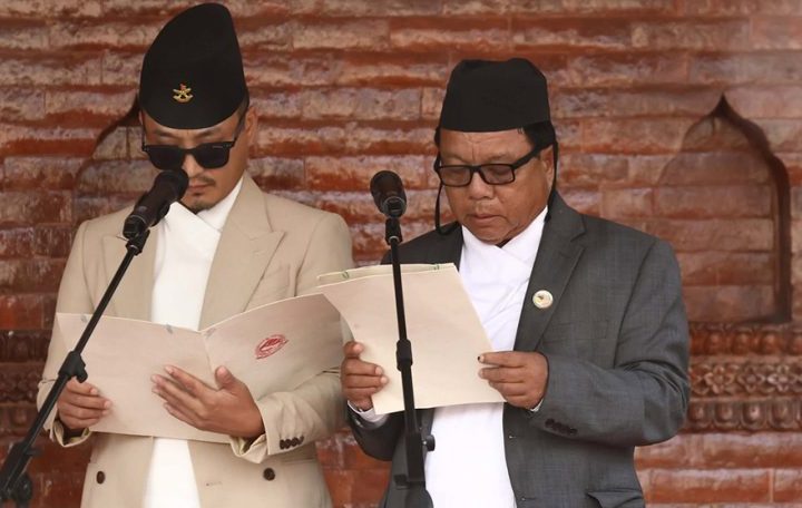 गृहमन्त्री गुरुङ र नवप्रवर्तनमन्त्री पुनकाे शपथग्रहण : गुरुङलाई पाँचौं र महावीरलाई आठौं वरियता