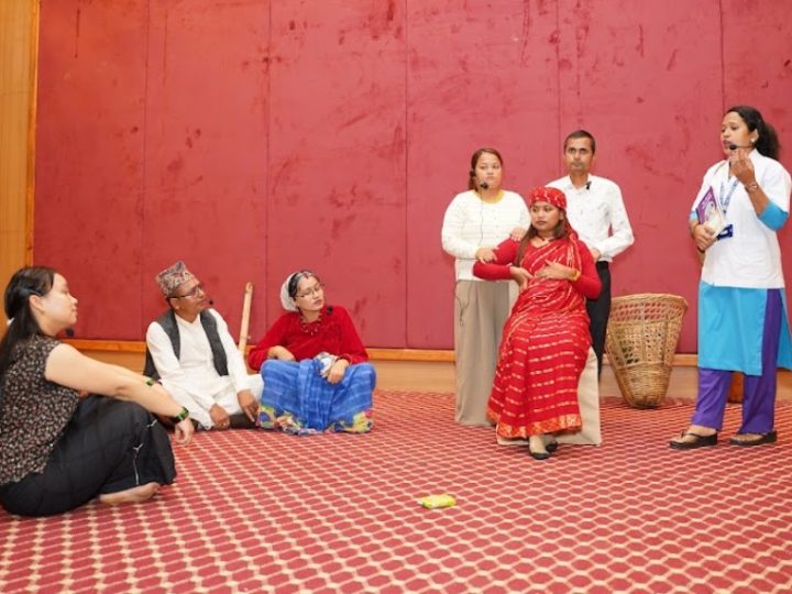 दुई पुस्ताको सोच : मातृ तथा बाल स्वास्थ्यमा परिवर्तनको सन्देश बोकेको नाटक प्रदर्शन 