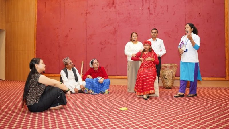 दुई पुस्ताको सोच : मातृ तथा बाल स्वास्थ्यमा परिवर्तनको सन्देश बोकेको नाटक प्रदर्शन 