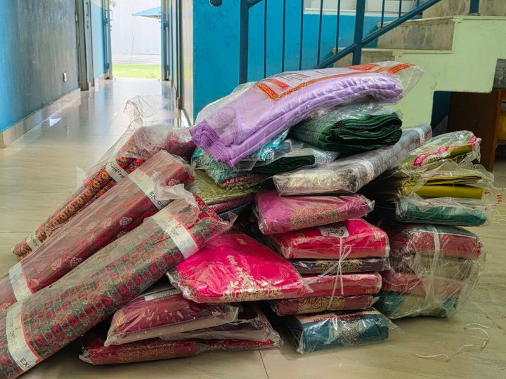 दाङको भालुवाङ पुल्चोकबाट डेढ लाख बराबरका अवैध कपडा बरामद