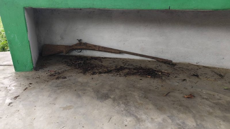 नर्ती स्थित बकेन सामुदायिक वन भित्रको प्रतिक्षालयबाट १ नाल अवैध भरुवा बन्दुक बरामद