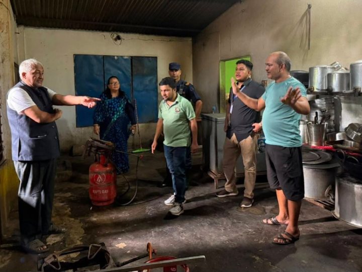 देउखुरीमा यात्रुलाई खाना खुवाउने ९ वटा होटललाई ५ देखि २५ हजार रूपैयाँ सम्म जरिवाना