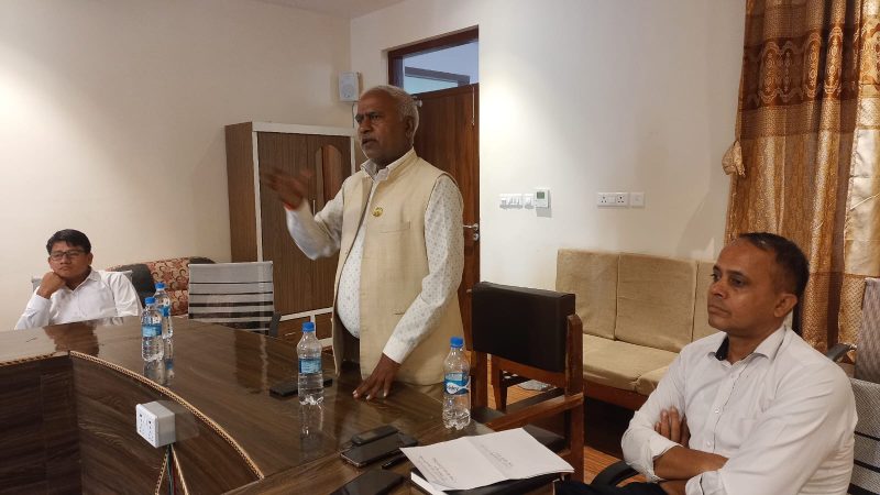 आपतविपतमा मानवीय व्यवहार गर्न आवश्यक छ : मन्त्री अहिर