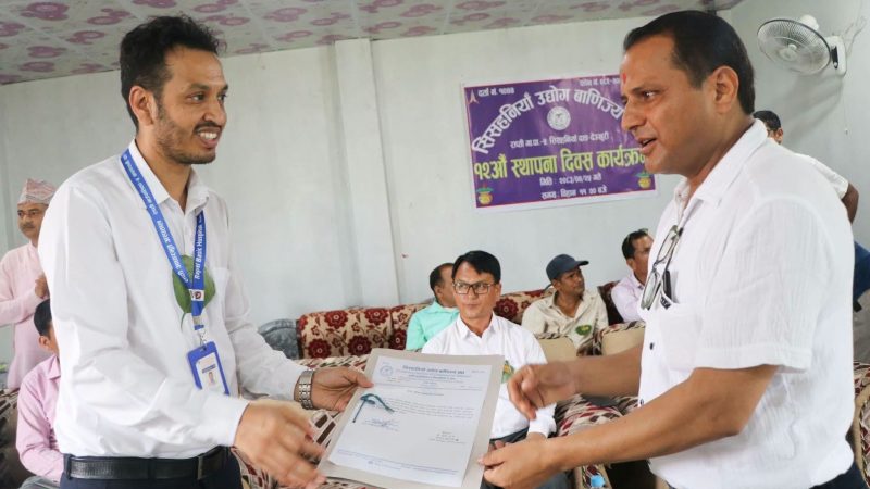 सिसहनियाँ उवा संघकाे १२ औँ स्थापना दिवस : अस्पताललाई ५० हजार बराबरकाे औषधी प्रदान
