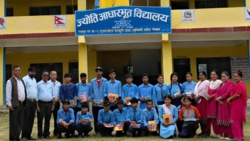 अनाथ तथा जोखिममा रहेका बालबालिकालाई सुपानेट र समर ब्ल्याङ्केट वितरण