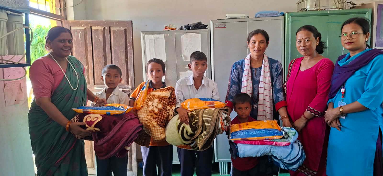 रात्री आधारभूत विद्यालयमा सुपानेट र समर ब्ल्याङ्केट वितरण